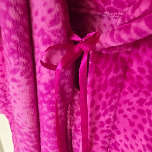 Pink Leopard Print Women's Robe - Picture 8 of 10